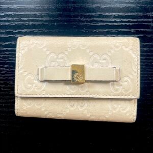 Gucci Beige Monogram Keyholder